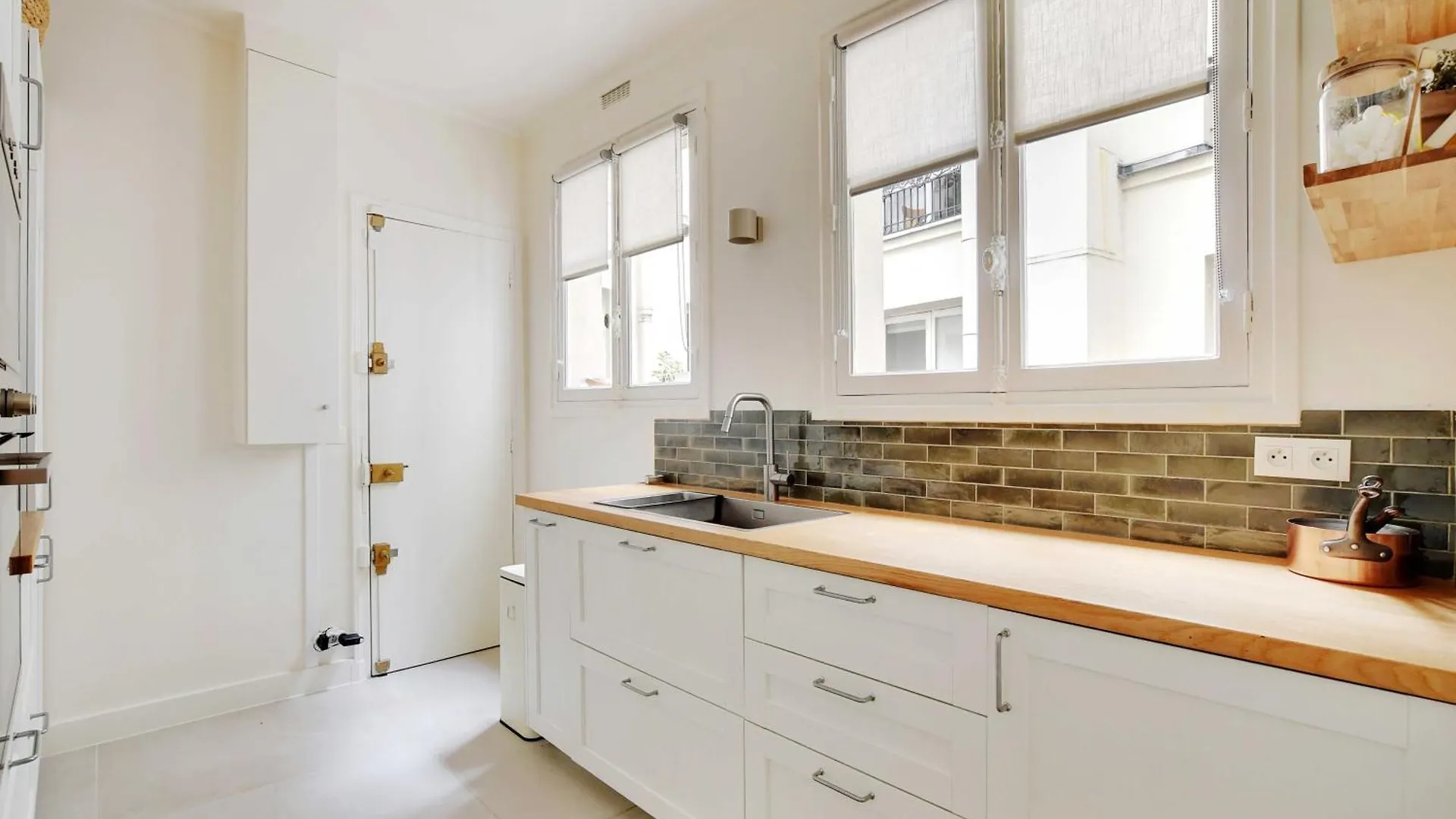 Elegant Apt 2Bdr Arc De Triomphe Champs-Elysees Paris Apartment